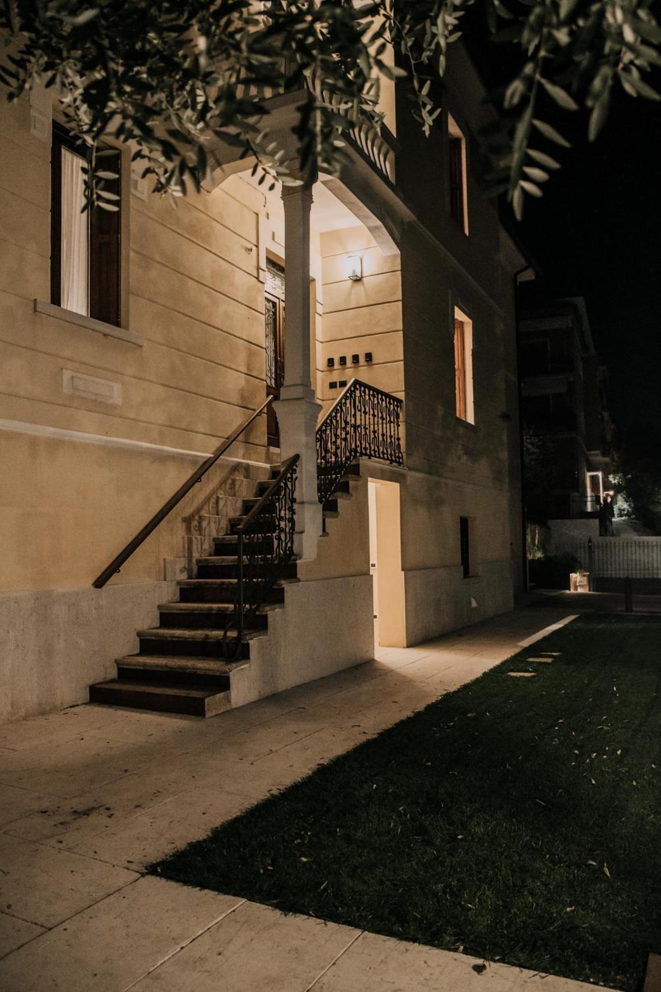 Naboo Verona Luxury Suites ภายนอก รูปภาพ
