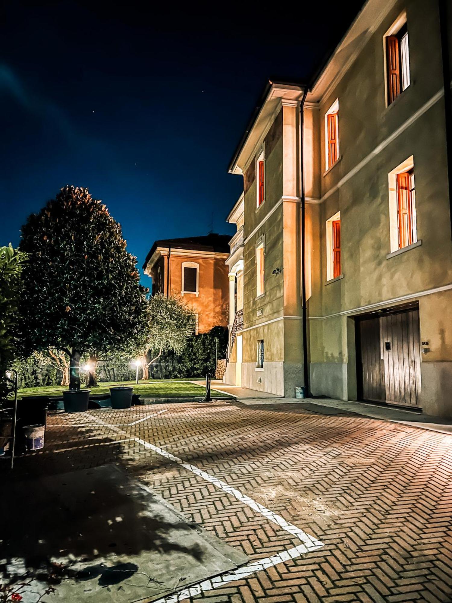 Naboo Verona Luxury Suites ภายนอก รูปภาพ